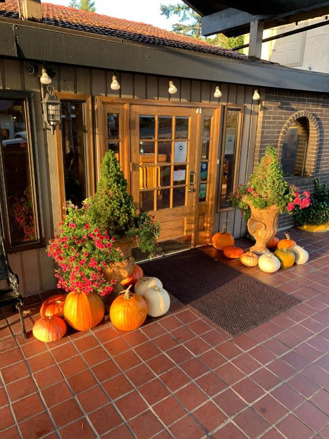 Coachman Inn Oak Harbor Exteriör bild